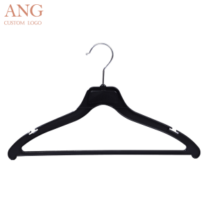 Hanger With Shoulder Grooves