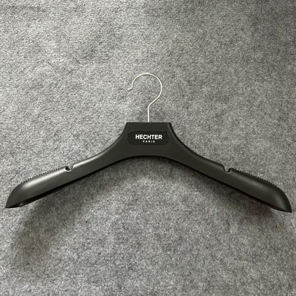 Plastic Hangers With Notches