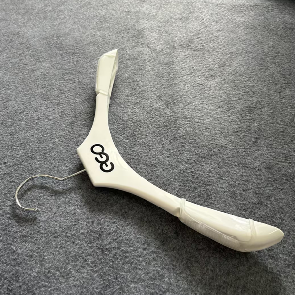 Plastic Hangers With Rubber Grips