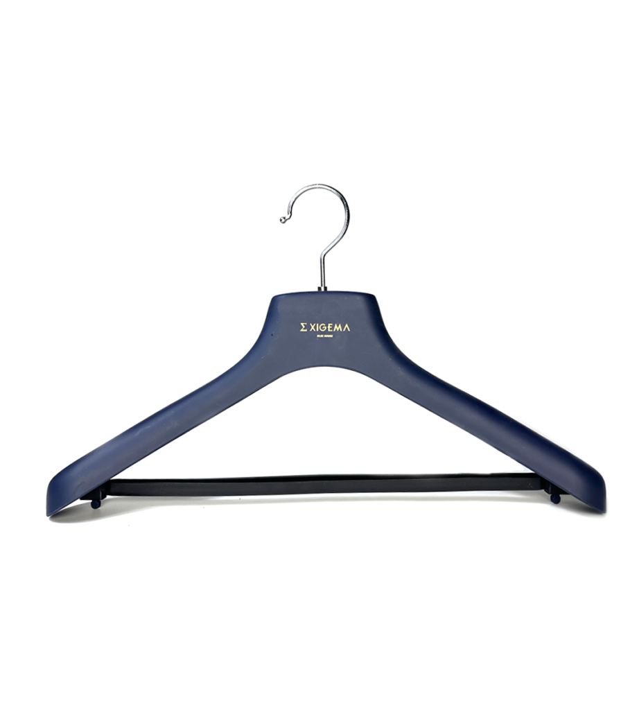 clothes hangers plastic